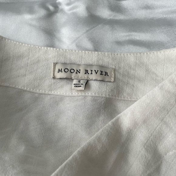 Moon River Linen wrap blouse longsleeve - Picture 4 of 4